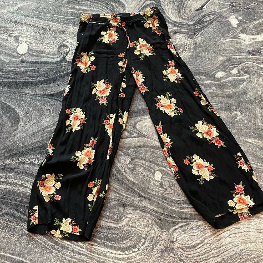 🖐🏼 5 for $25 LOFT floral pants